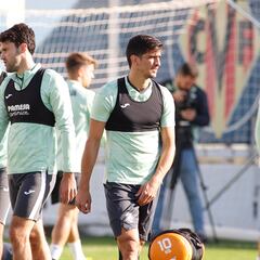 El Villarreal regresa al trabajo con diez ausencias, pero con Pedraza y Gerard