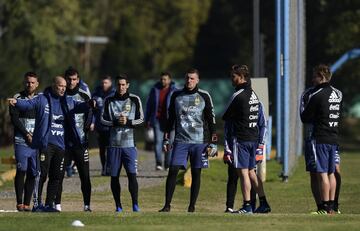 Por primera vez, Franco Armani entrenó con la Selección Argentina en Ezeiza al lado de Willy Caballero y Nahuel Guzmán. Sueño cumplido para el portero de River que en 6 meses se ganó su cupo a Rusia y podría ser titular del equipo de Sampaoli.