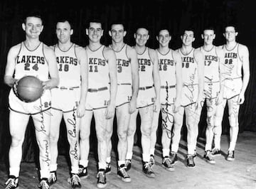 Para la temporada 1949-1950, la liga comenzó a llamarse National Basketball Asociation (NBA). Fueron los Minneapolis Lakers quienes conseguirían coronarse como campeones el 23 de abril de 1950 al vencer en seis juegos (4-2) al conjunto del Syracuse, liderados por el mítico entrenador John Kundla.
