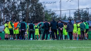 Salas explota contra los jugadores de Temuco: “Que viajen 20 horas en bus”