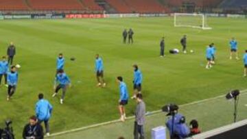 <b>SIN VILANOVA. </b>Se echó de menos la presencia del ayudante de Pep en los rondos que hizo el Barça en San Siro