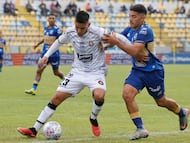 Futbol, Everton vs Deportes Limache
Sexta fecha, campeonato nacional
El jugador de Deportes Limache Yerko Gonzalez, izquierda, disputa el balon con Braian Martinez de Everton durante el partido de primera division realizado en el Estadio Sausalito de Viña del Mar, Chile.
07/03/2026
Sebastian Cisternas/Photosport
Football, Everton vs Deportes Limache
Sixth turn National Championship 2026.
Deportes Limache’s player Yerko Gonzalez, left, vies for the ball against Braian Martinez of Everton during the first division match held at the Sausalito stadium in Vina Del Mar Chile.
07/03/2026
Sebastian Cisternas/Photosport