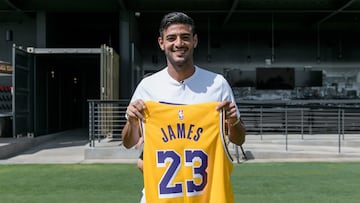 Imagen de Carlos Vela, jugador de LAFC y aficionado de Lakers