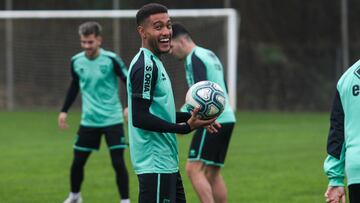 Otegui, en el entrenamiento del Numancia.