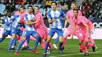 El Málaga gana con lío