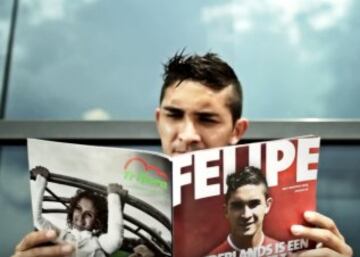 Felipe Gutiérrez es figura del Twente y por eso fue protagonista de la publicidad de la Visa Twente para los hinchas.