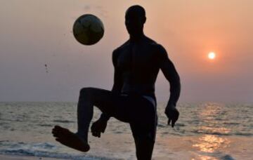 F¨²tbol en las playas de Libreville capital de Gab¨®n