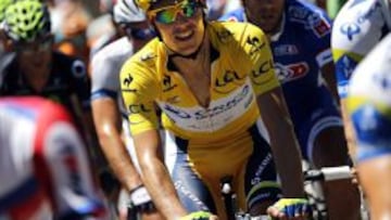 Daryl Impey, durante la etapa de hoy con el maillot de líder del Tour.