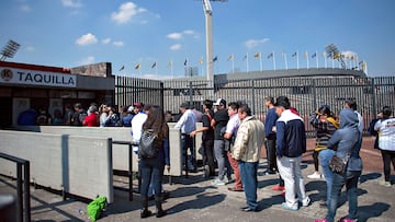 Photo during the Sale of Tickets in the Stadium Box Office for the Quarterfinal Ida match Pumas vs Tigres in CU, in the photo:

Foto durante la Venta de Boletos en las Taquillas del Estadio para el Partido de Ida de Cuartos de Final Pumas vs Tigres en CU, en la foto:

21/11/2016/ MEXSPORT/Javier Ramirez