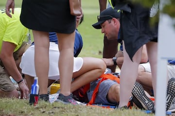 Una tormenta eléctrica paró el juego en el East Lake Golf Club de Atlanta, el campo en el que se disputa el Tour Championship, la final de la millonaria FedEx Cup. Un rayo cayó sobre un árbol, que se incendió y provocó que varios espectadores resultaran heridos. Varias ambulancias se dirigieron al lugar del suceso, aunque, según la NBC, no correrían peligro las vidas de ninguno de los afectados.