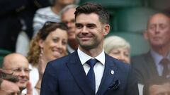 England cricketer James Anderson stands in the royal box on centre court as he is introduced on the sixth day of the 2016 Wimbledon Championships at The All England Lawn Tennis Club in Wimbledon, southwest London, on July 2, 2016. / AFP PHOTO / JUSTIN TAL