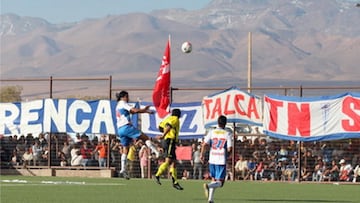 La Copa Chile permitió en un comienzo el ingreso de equipos amateur, como el San Pedro de Atacama que recibió en 2010 a la UC -10-0 fue el resultado- en un pequeño estadio, donde había que pegarse a la cancha para ver.