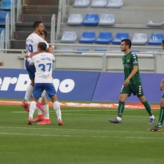 El Tenerife aguanta contra las adversidades en el Heliodoro