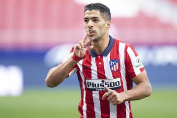 El 27 de septiembre el Atl¨¦tico inici¨® LaLiga 2020-21. Lo hizo ante el Granada, en casa, con triunfo por 6-1. Fue el partido que supuso el debut de Luis Su¨¢rez, el fichaje estrella del Atl¨¦tico para esta temporada. El uruguayo dej¨® el Barcelona por el equipo de Simeone y su llegada al club madrile?o fue un bombazo mundial. Ahora lleva siete goles y es el m¨¢ximo goleador del equipo rojiblanco. Un jugador que lleg¨® al Atl¨¦tico para seguir ganando t¨ªtulos.