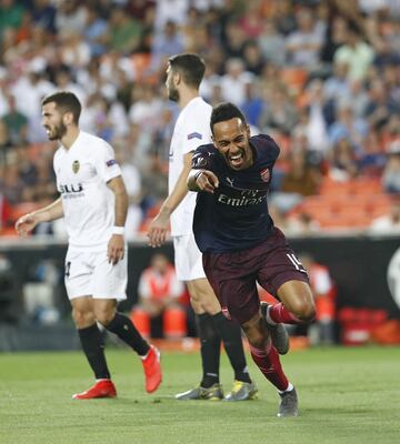 1-1. Pierre-Emerick Aubameyang celebró el primer gol.