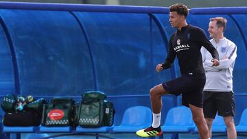 Dele Alli durante un entrenamiento con Inglaterra.