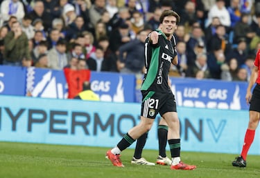 Hizo de perfecto revulsivo. Salió del banquillo y consiguió el gol que le permite al Burgos mantener una distancia corta, pero prudencial con la zona baja. 