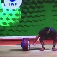 El momento en que Méndez levantó 169 kg. y logró el oro