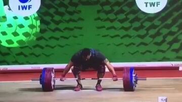 El momento en que Méndez levantó 169 kg. y logró el oro