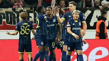 Los jugadores del Oporto celebran un gol.