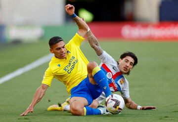 Hector Bellerín y Brian Ocampo.