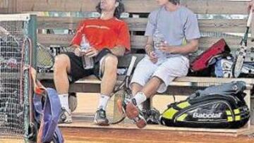 <b>SPARRINGS DE LUJO. </b>Moyá y Nadal se ayudan mutuamente en su preparación compartiendo bolas en las pistas del Global Tennis Team de Marratxí.