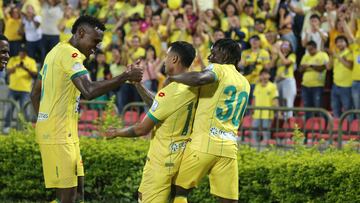 Jugadores de Bucaramanga en un partido de la Liga BetPlay.