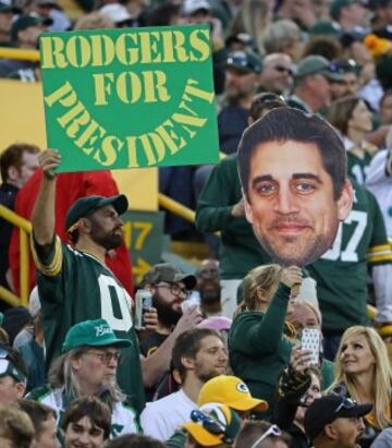 Seguimos en Green Bay, donde al fin hemos descubierto que le pasa a Aaron Rodgers. No es que esté distraido por los problemas en su relación con Olivia Munn, sino que estaba preparando él también su candidatura a la Casa Blanca. En el estado de Wisconsin arrasa seguro.