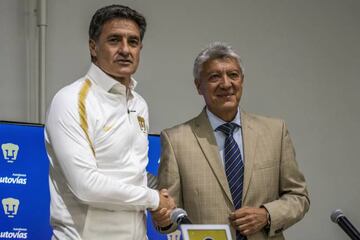 José Miguel González 'Míchel' y Jesús Ramírez en las instalaciones de Pumas.