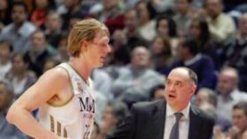 Laso habla con Singler.