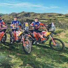 Los campeones de KTM "tienen libertad" en las dunas de Perú