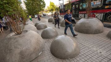 La última novedad del Costanera Center indigna a los transeuntes de Providencia: Cenco Mall explica qué son y para qué sirven