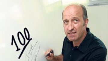 <b>TERCERA CAMPAÑA. </b>Lotina relevó a Caparrós al frente del banquillo coruñés en la temporada 07-08.