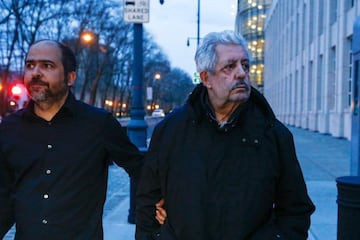 El expresidente de la Federación Venezolana de Fútbol Rafael Esquivel sale de una audiencia en una corte de Brooklyn, Nueva York (EE.UU.), el jueves 10 de marzo de 2016. Un juez de Nueva York concedió la libertad provisional bajo una fianza de 7 millones de dólares a Esquivel, extraditado a EE.UU. por cargos de corrupción en el caso FIFA. Esquivel was arrested in Zurich in May as part of a U.S. investigation into alleged corruption among senior figures in world football. / AFP PHOTO / KENA BETANCUR