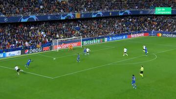 Era el minuto 95 y Rodrigo falla una ocasión que le puede perseguir toda la vida