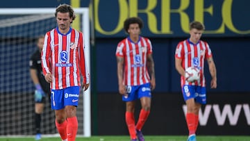 Atletico Madrid's French forward #07 Antoine Griezmann and teammates reacxt to Atletico Madrid's Spanish midfielder #06 Koke's own goal during the Spanish league football match between Villarreal CF and Club Atletico de Madrid at La Ceramica stadium in Vila-real on August 19, 2024. (Photo by JOSE JORDAN / AFP)