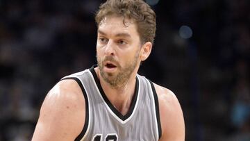 Pau Gasol sufre una rotura en un dedo de la mano izquierda.