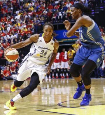 Tamika Catchings de Indiana Fever y Sylvia Fowles de Minnesota Lynx 