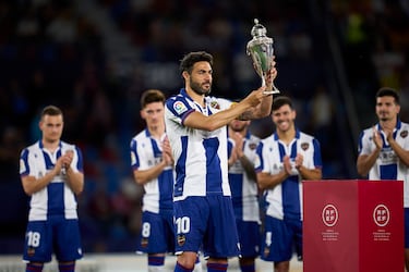 Aunque se lo entregasen en 2023, el Levante realmente ganó el título en 1937. Ocurrió en pleno transcurso de la Guerra Civil, donde el Levante, Girona, Valencia y Espanyol disputaron la Copa de la España Libre. Los granotas vencieron por un gol de Nieto a cero al Valencia, consiguiendo así el primer y único título en su historia.