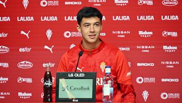 04-11-25. NACHO MARTÍN, JUGADOR DEL SPORTING, EN LA RUEDA DE PRENSA EN MAREO.