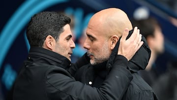 Pep Guardiola y Mikel Arteta antes de un partido de Premier League entre Manchester City y Arsenal.