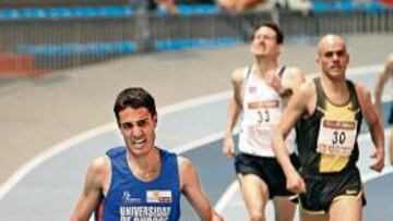 <b>FANTÁSTICO. </b>Ruiz bate a Estévez.