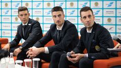 Miguel &Aacute;ngel L&oacute;pez, Gianni Moscon y Vincenzo Nibali, durante la presentaci&oacute;n del equipo Astana para 2022.