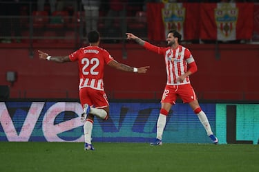 Yeremay revienta al Almería y devuelve la sonrisa al Deportivo