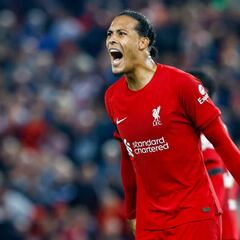 Van Dijk: “Hay mucho ex futbolista tratando de hacer que nos vengamos abajo”