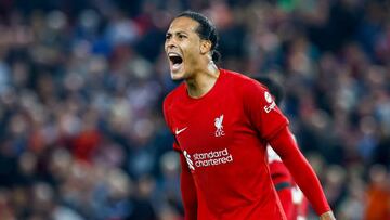 Van Dijk: “Hay mucho ex futbolista tratando de hacer que nos vengamos abajo”