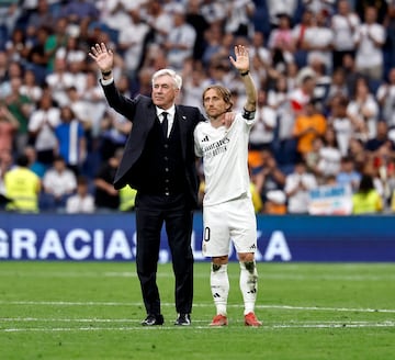 Emotiva despedida a Carlo Ancelotti y Luka Modric en el Bernabéu. 
