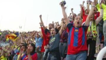 Hinchas del Barcelona en el Miniestadi.