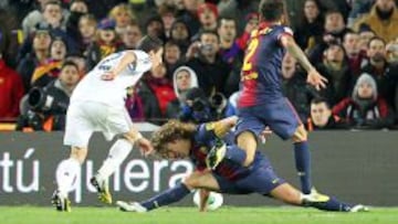 El regate de Di María a Puyol ejemplifica el roto del Real Madrid al Barcelona.