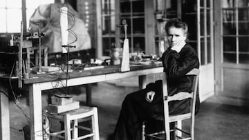 Marie Sklodowka Curie (1867 - 1934) in her laboratory. She shared a Nobel Prize in Physics in 1903 with her husband Pierre for their work in radioactivity. In 1911 she became one of the few people to be awarded a second Nobel Prize, this time in chemisty for her discovery of poloium and radium. Her daugther and son-in-law also shared a Nobel Prize for Chemistry in 1935 for work in radioactive materials. He went on to become the first chairman of the French atomic energy commission. France. (Photo by © Hulton-Deutsch Collection/CORBIS/Corbis via Getty Images)